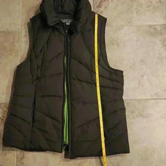 Kenneth Cole Reaction Puffer Vest - Picture 7 of 9